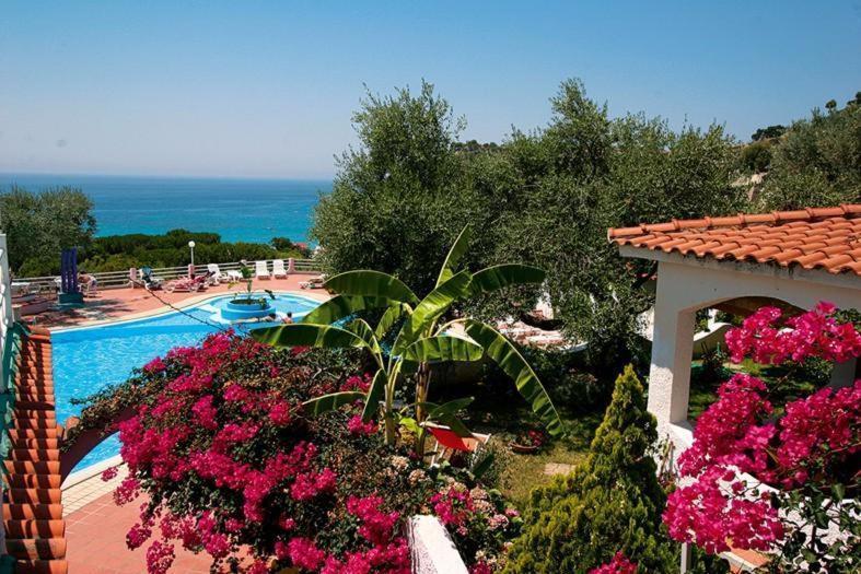 Aparthotel Villaggio Smedile 3*